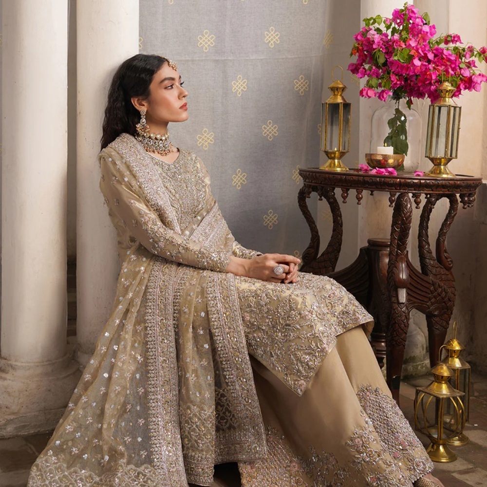 Luxurious dull gold Embroidered Wedding Dress, Brand New - Picture 2 of 7
